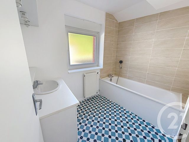 Appartement F1 à louer - 1 pièce - 27.85 m2 - BEAUCOURT - 90 - FRANCHE-COMTE - Century 21 Les Portes De L'Est