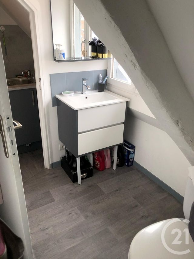 Appartement Duplex à louer - 2 pièces - 19.0 m2 - MONTBELIARD - 25 - FRANCHE-COMTE - Century 21 Les Portes De L'Est