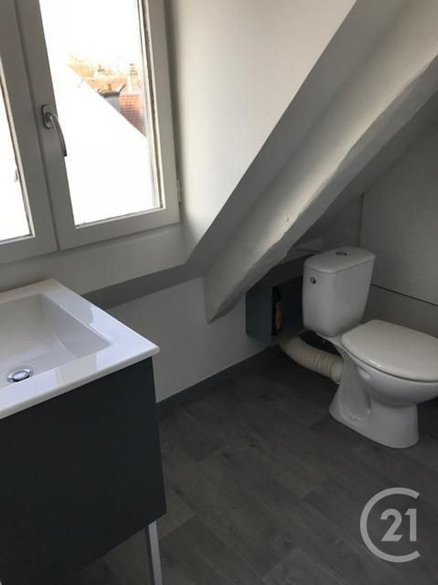 Appartement Duplex à louer - 2 pièces - 19.0 m2 - MONTBELIARD - 25 - FRANCHE-COMTE - Century 21 Les Portes De L'Est