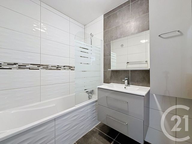 Appartement F4 à vendre - 4 pièces - 71.79 m2 - MONTBELIARD - 25 - FRANCHE-COMTE - Century 21 Les Portes De L'Est